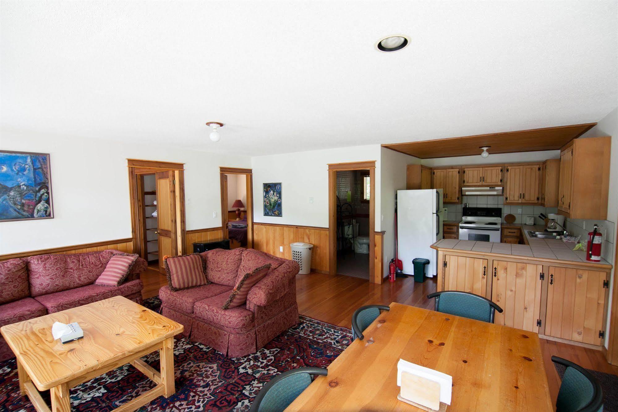 Desolation Sound Resort パウエルリバー エクステリア 写真