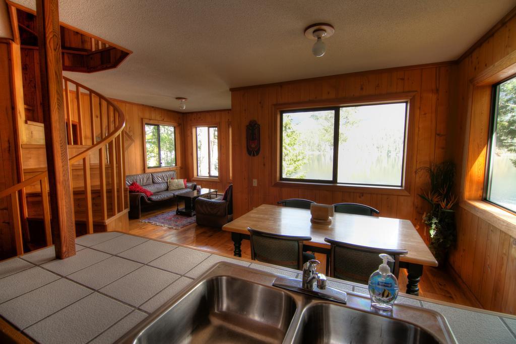 Desolation Sound Resort パウエルリバー エクステリア 写真